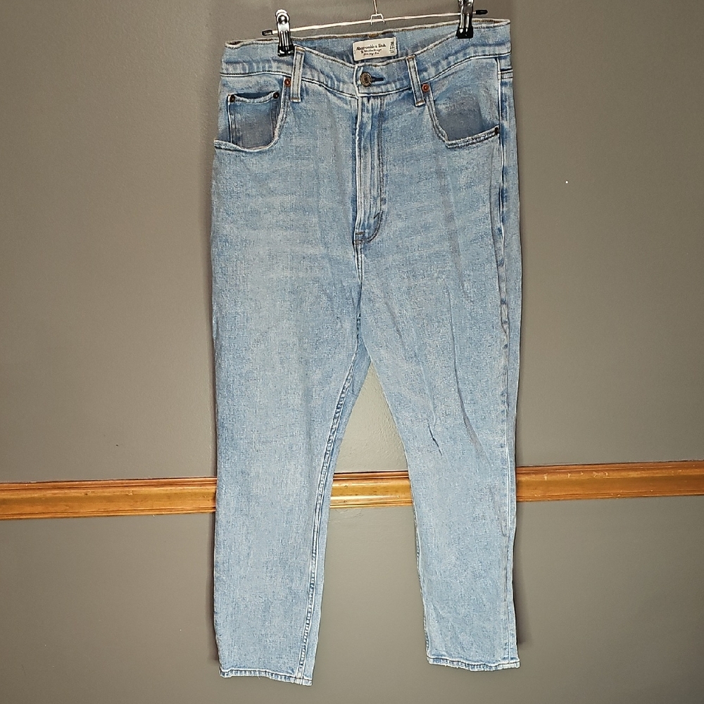 Abercrombie & Fitch Light Wash Ankle Jeans